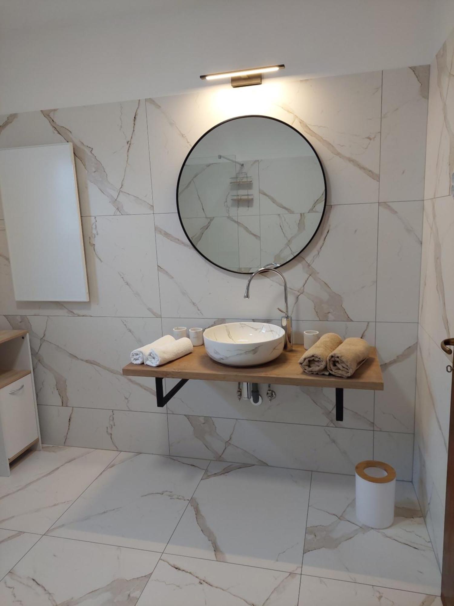 Apartman Marija II 오미살즈 외부 사진